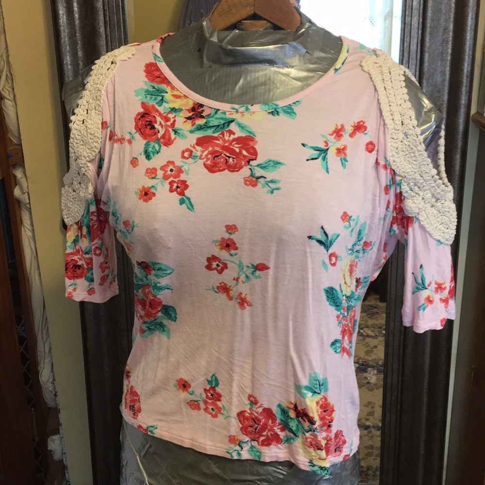 Floral cold shoulder tshirt